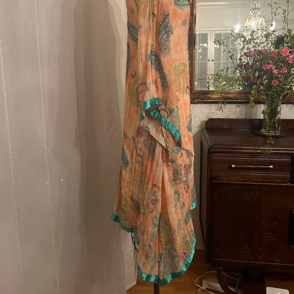 Luxurious caftan-dress with ribbon detail - Picture 3 of 7